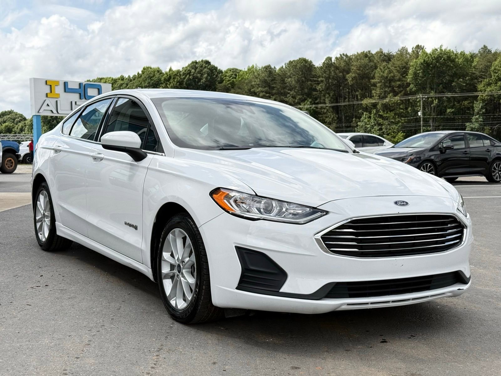 Used 2019 Ford Fusion SE FWD image 4