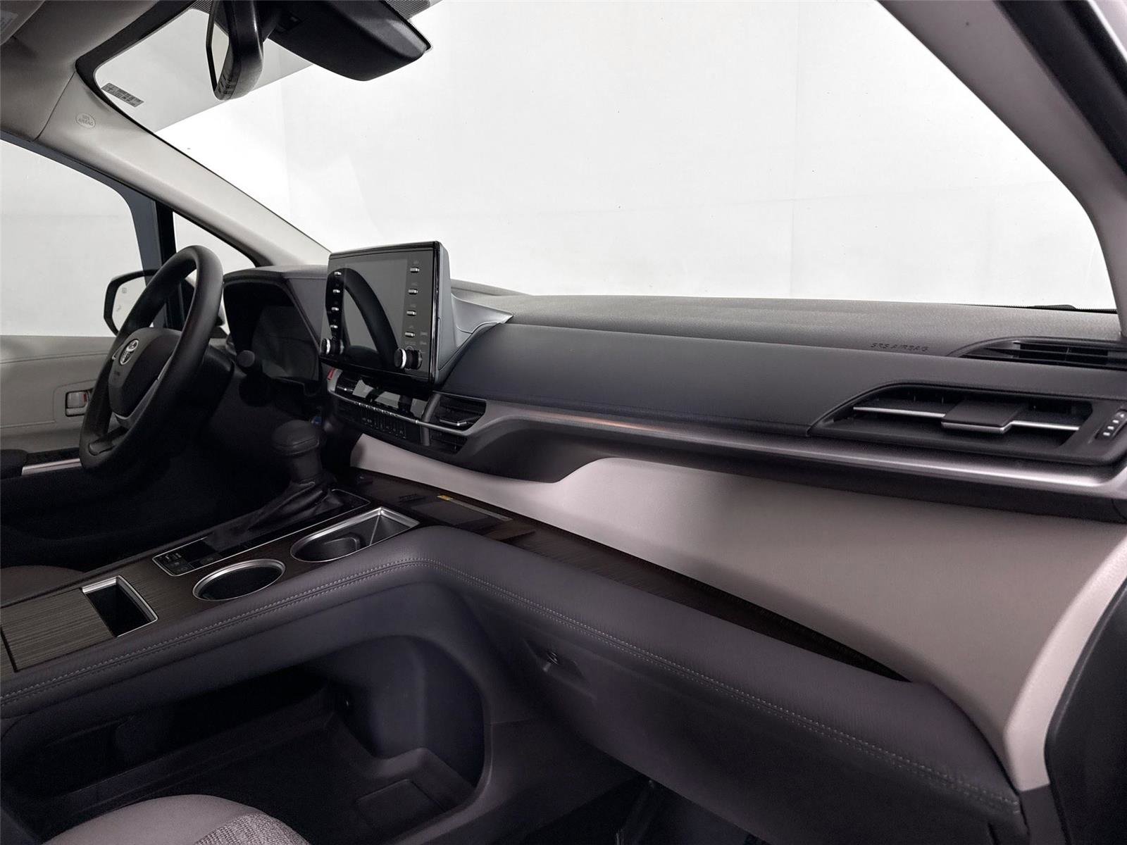 Used 2021 Toyota Sienna LE w/ LE Plus Package image 41