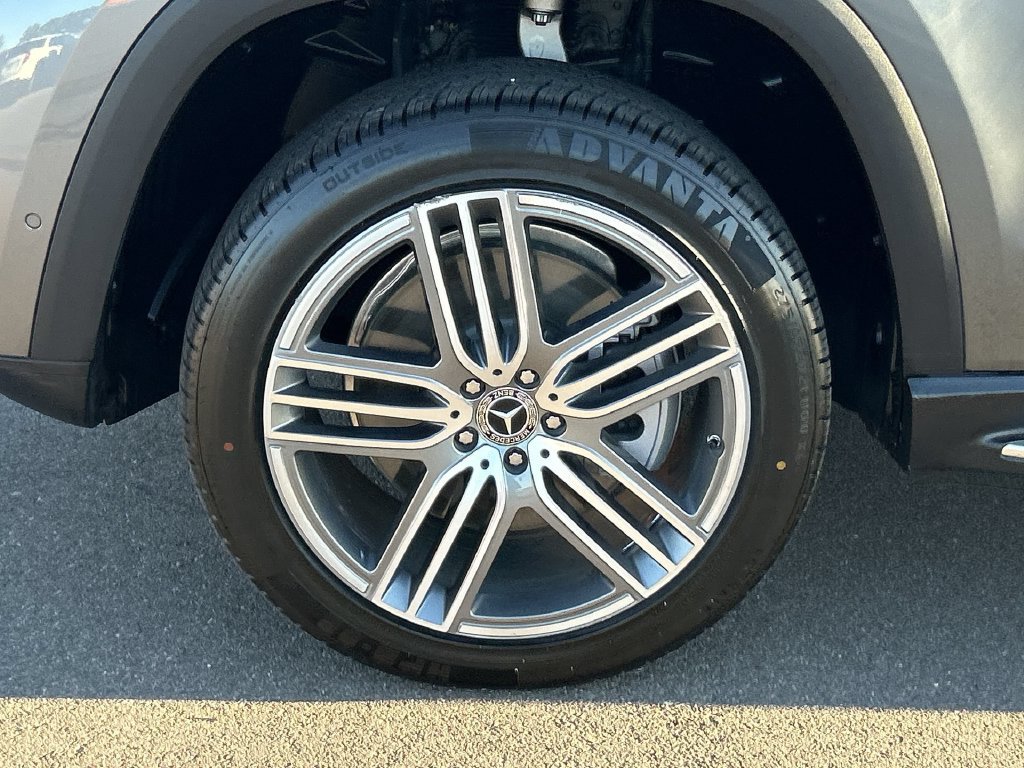 Used 2024 Mercedes-Benz GLS 450 4MATIC image 34