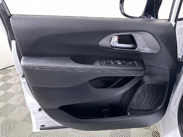 Used 2025 Chrysler Voyager LX FWD image 23