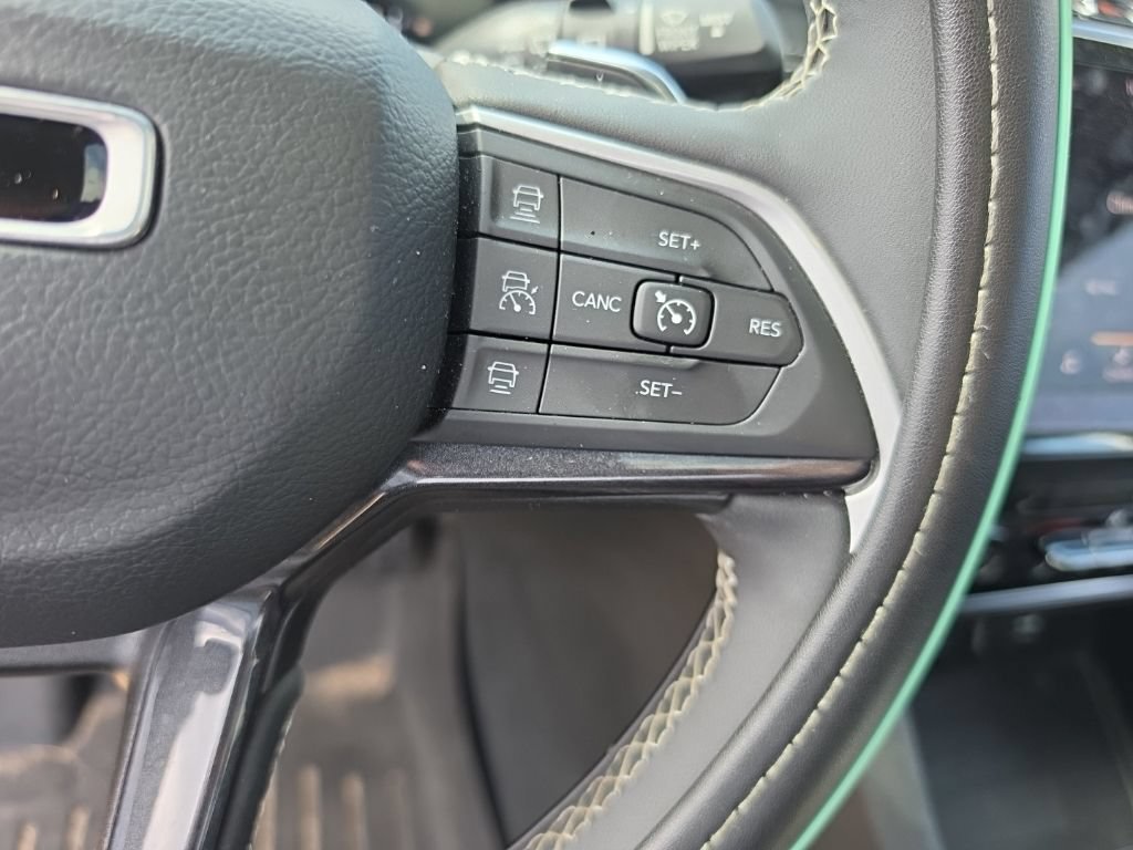 Used 2023 Jeep Grand Cherokee Altitude AWD/4WD image 23