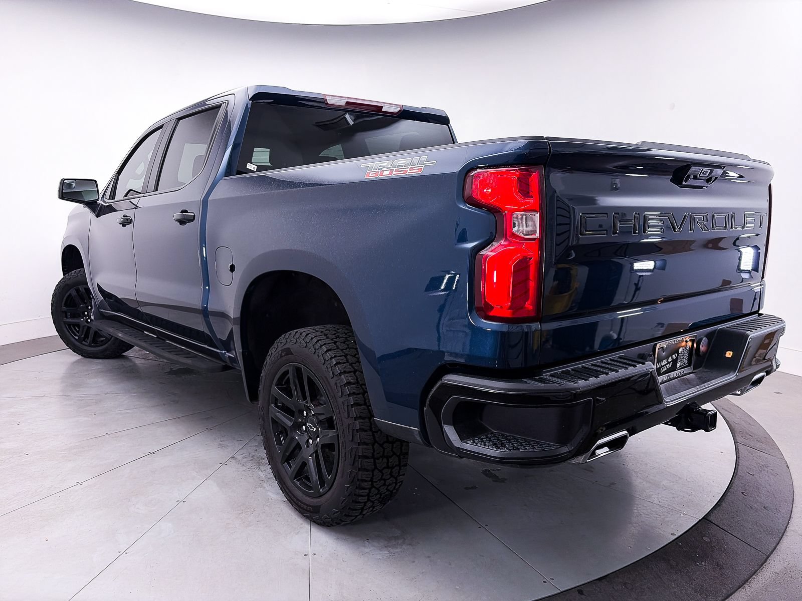 Used 2023 Chevrolet Silverado 1500 LT Trail Boss w/ Protection Package AWD/4WD image 2
