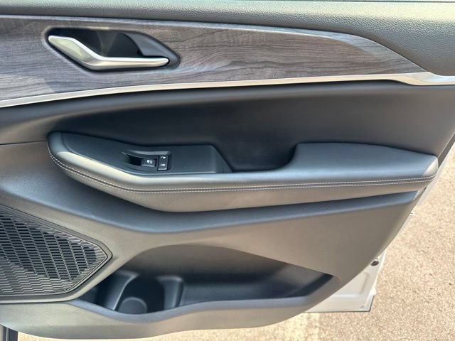 Used 2023 Jeep Grand Cherokee Limited w/ Black Appearance Package AWD/4WD image 28