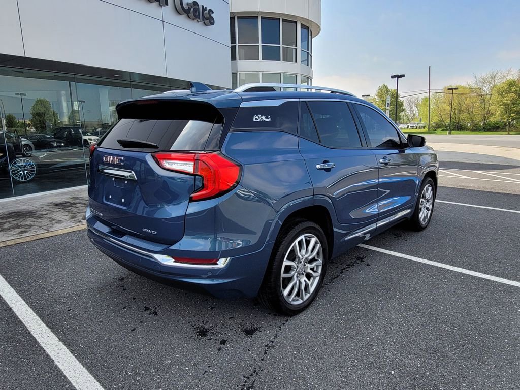 Used 2024 GMC Terrain Denali w/ Denali Premium Package image 3