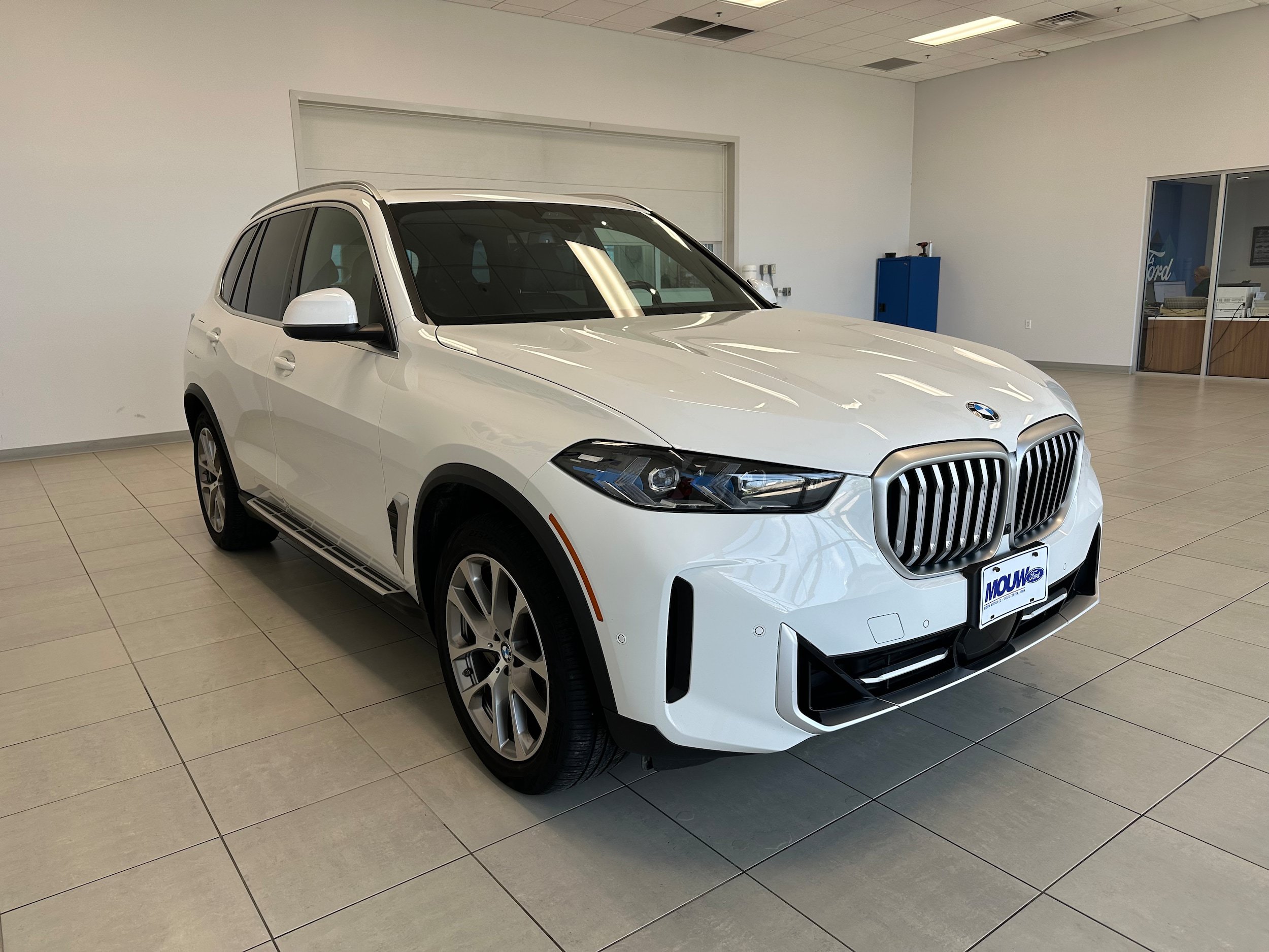 Used 2024 BMW X5 xDrive40i w/ Premium Package AWD/4WD image 4