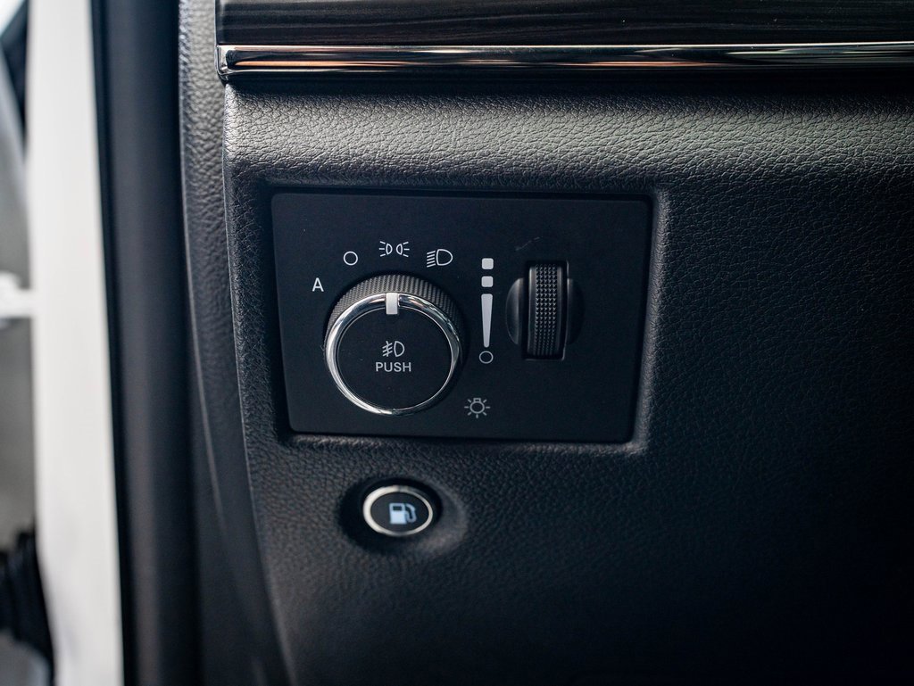 Used 2020 Jeep Grand Cherokee Limited X image 35