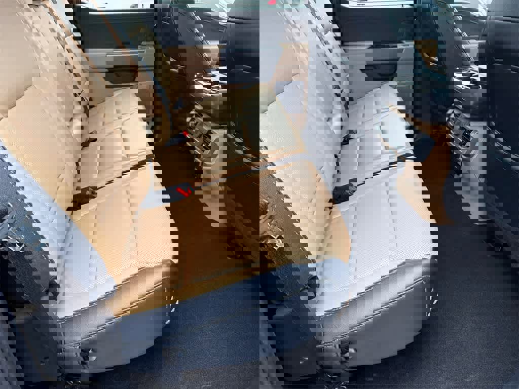 Used 2023 Ford F150 Lariat w/ Trailer Tow Package image 14