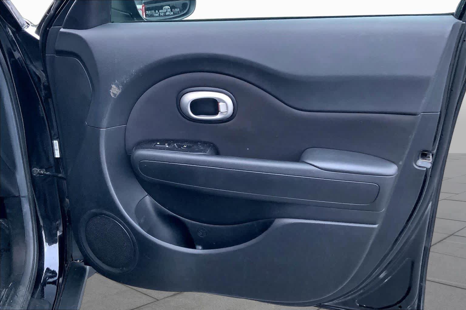 Used 2014 Kia Soul FWD image 20