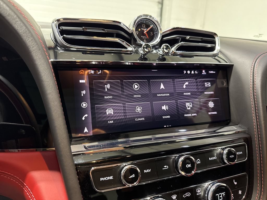 Used 2023 Bentley Bentayga AWD/4WD image 22