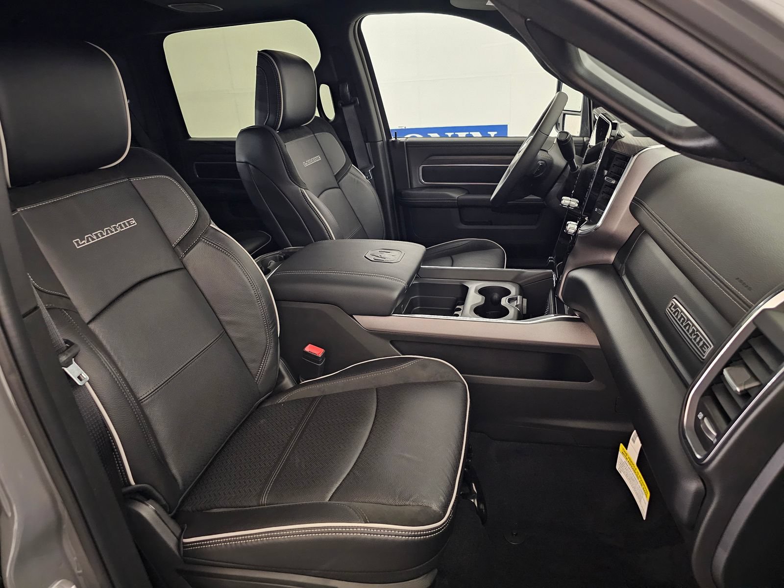 New 2026 RAM 3500 Laramie AWD/4WD image 30