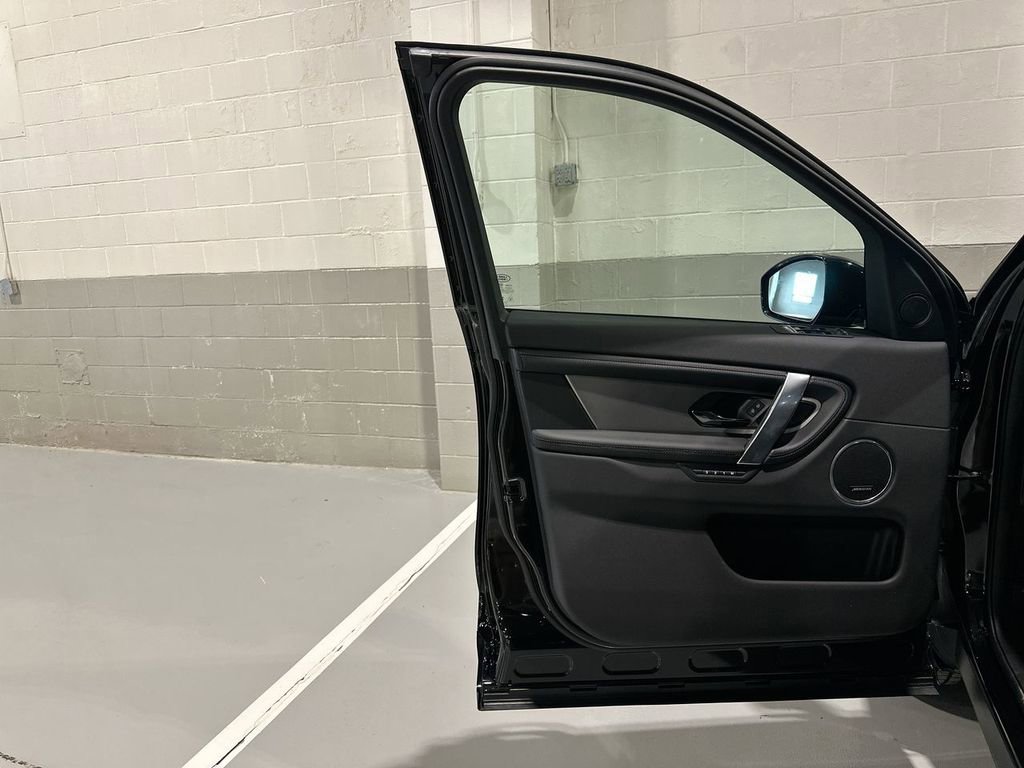 New 2026 Land Rover Discovery Sport Landmark image 9