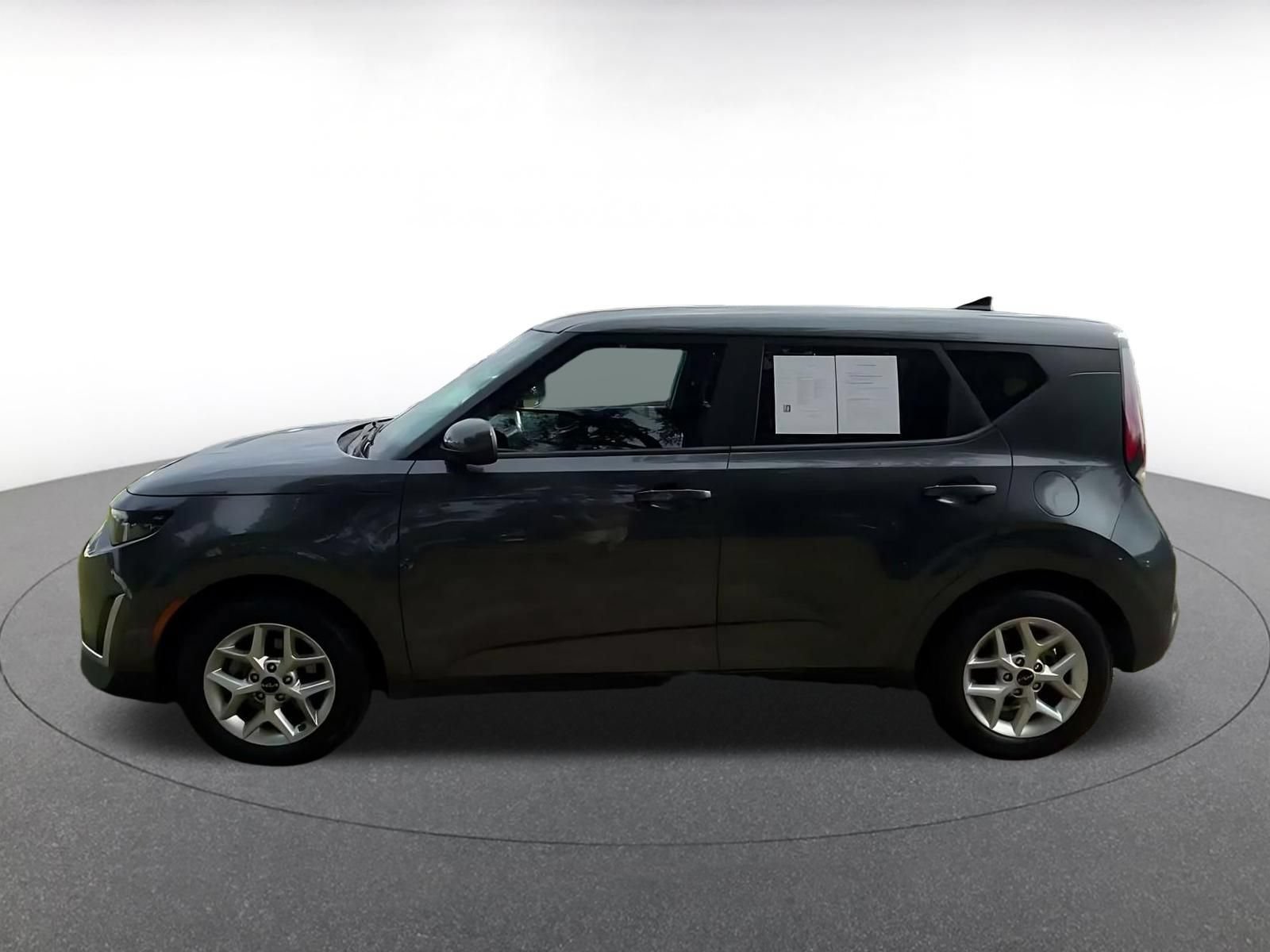 Used 2025 Kia Soul LX w/ LX Technology Package FWD image 8