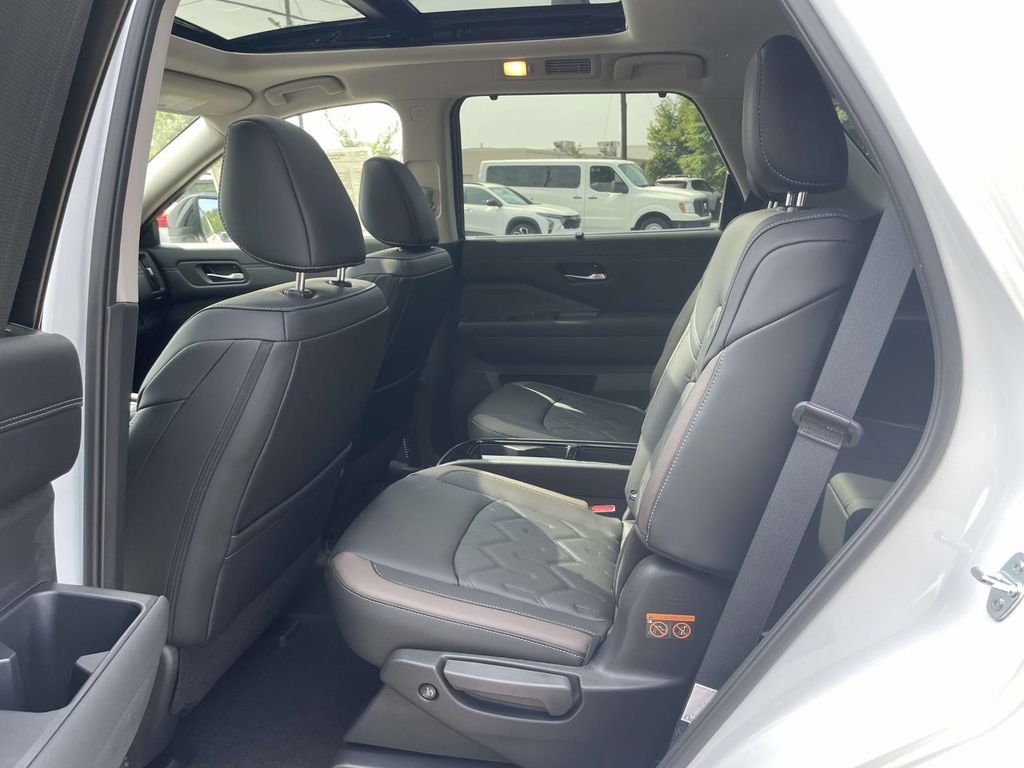 New 2026 Nissan Pathfinder Platinum FWD image 9