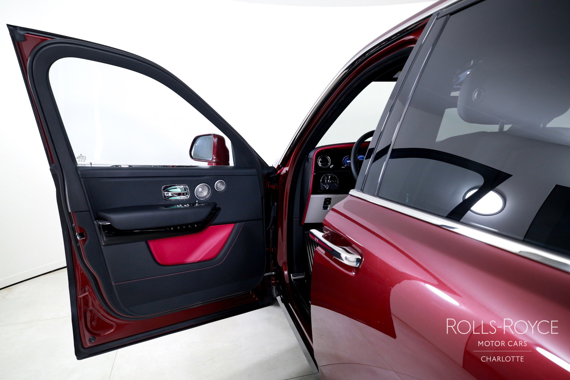 Certified 2025 Rolls-Royce Cullinan AWD/4WD image 11
