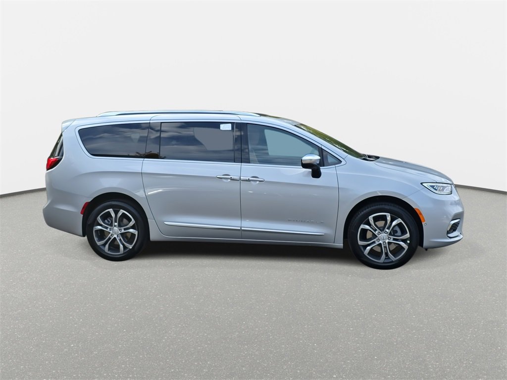 New 2026 Chrysler Pacifica Pinnacle w/ Trailer Tow Group image 4