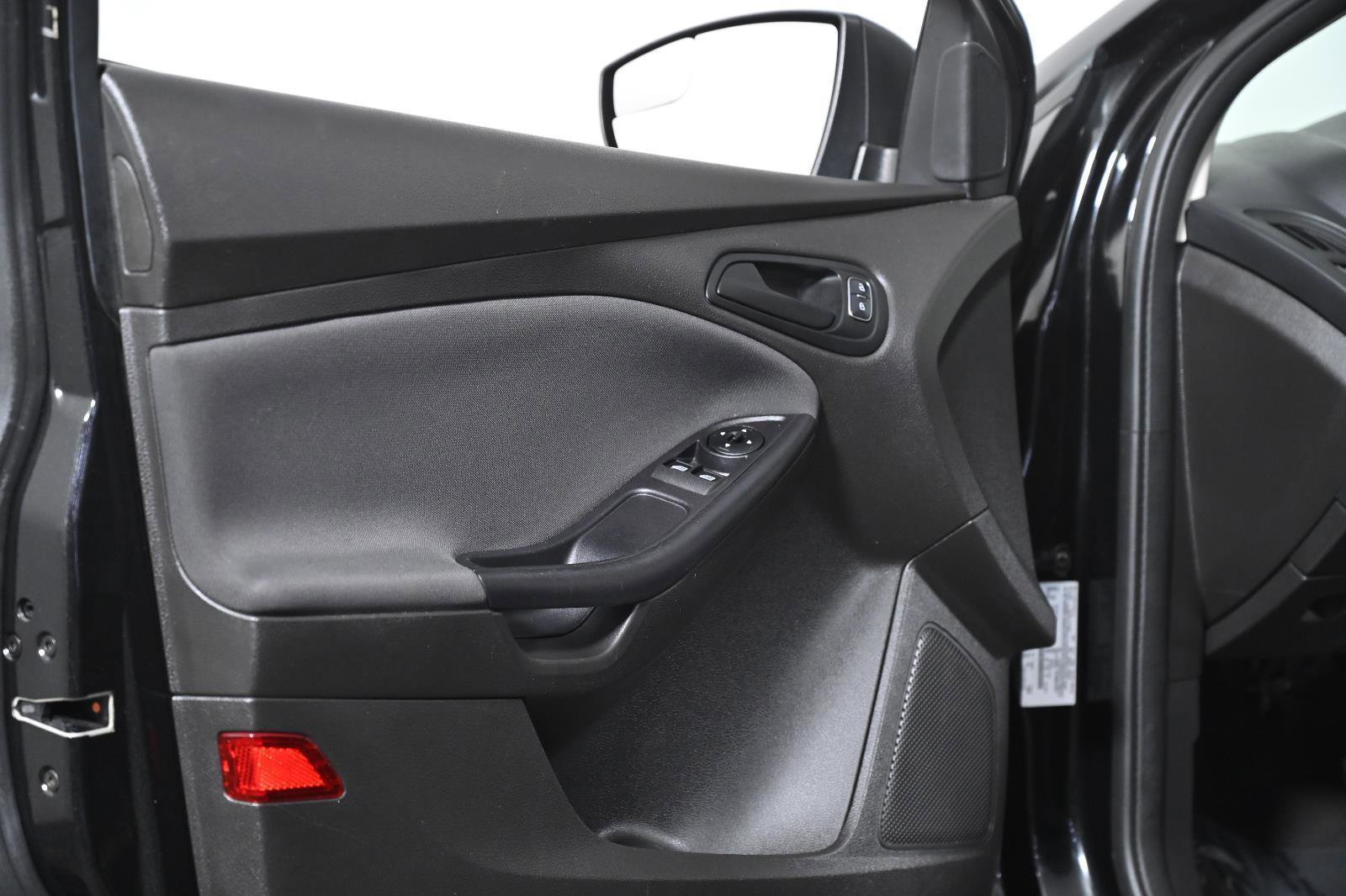 Used 2015 Ford Focus S image 25