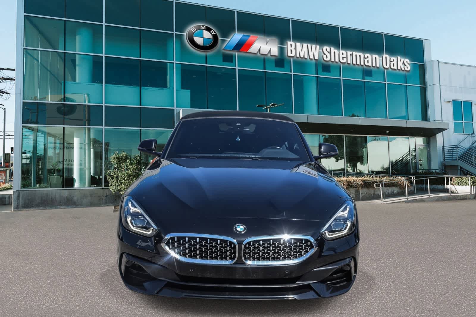Used 2022 BMW Z4 sDrive30i w/ Convenience Package RWD image 2