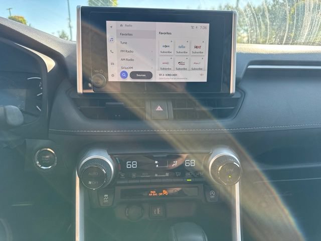 Used 2025 Toyota RAV4 XLE AWD/4WD image 17
