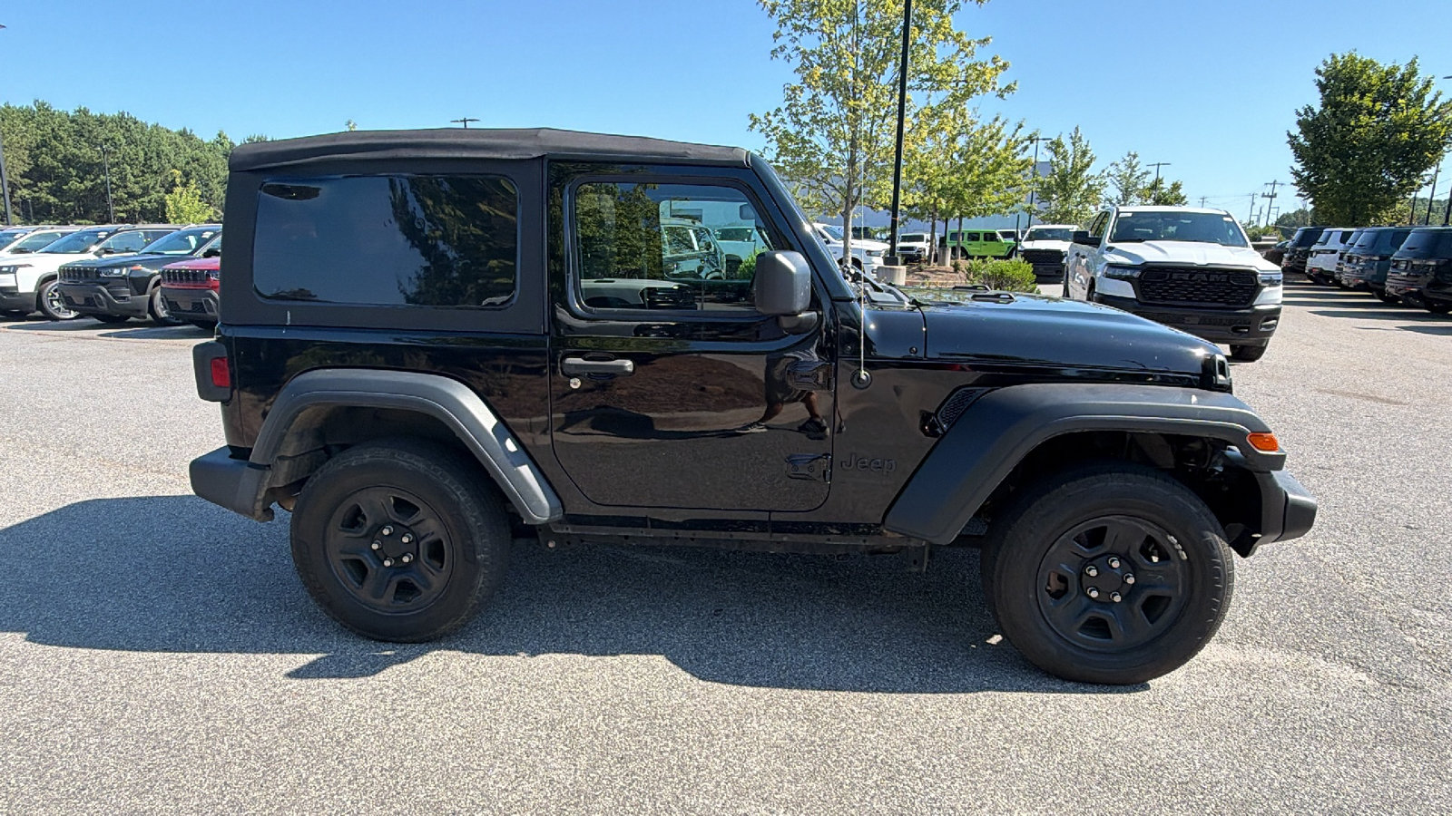 Used 2023 Jeep Wrangler Sport AWD/4WD image 7