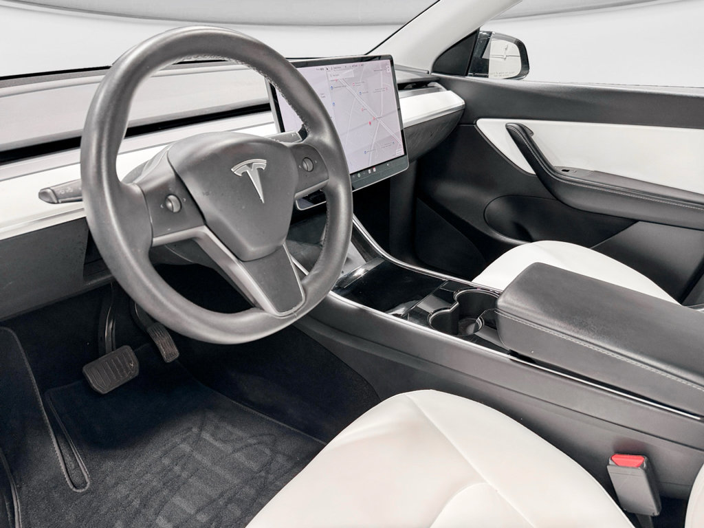 Used 2020 Tesla Model Y Long Range image 16