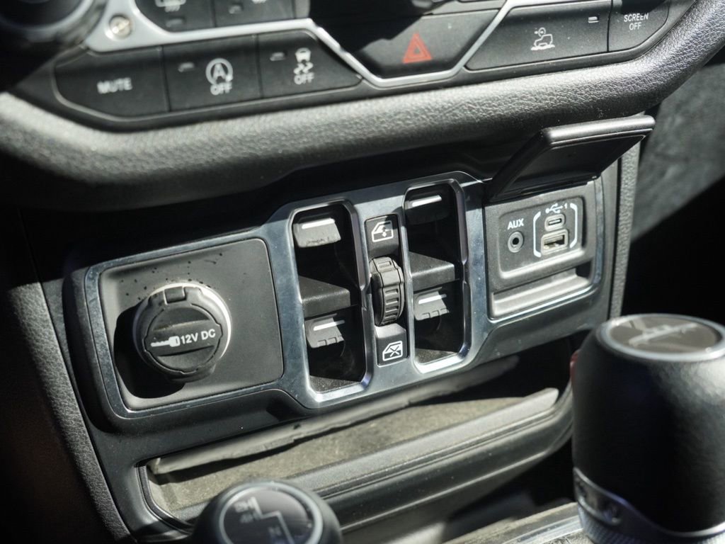 Used 2024 Jeep Gladiator Sport image 16