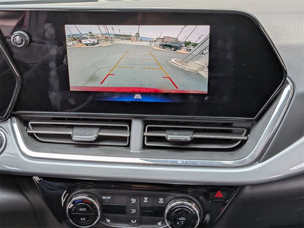 Used 2025 Chevrolet Trax LT w/ LT Convenience Package image 15