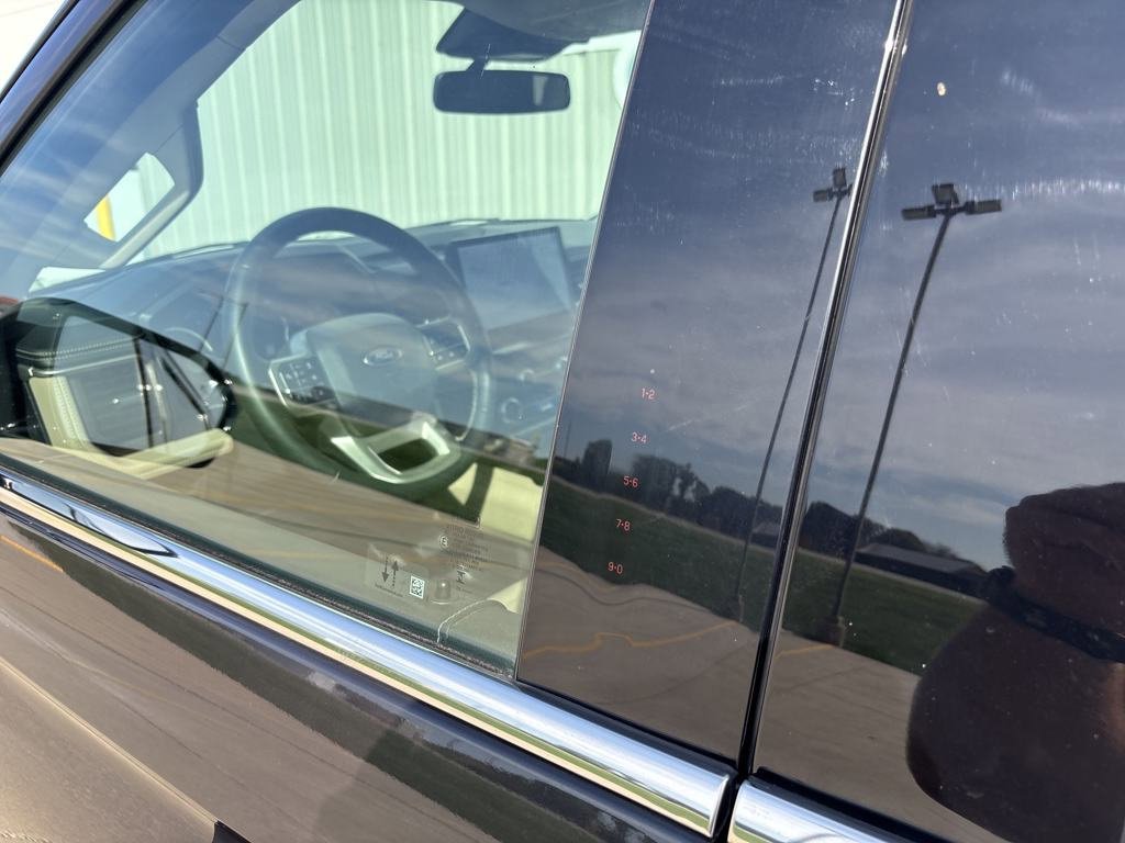 Used 2024 Ford Expedition Limited image 10