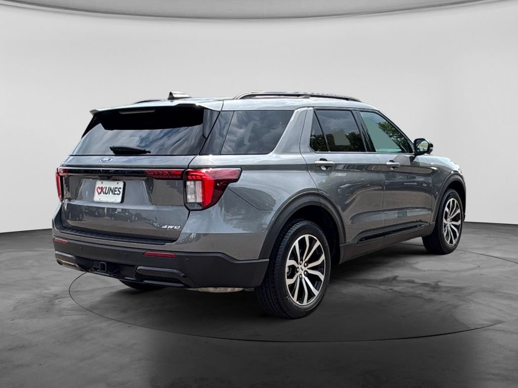 Used 2025 Ford Explorer ST-Line AWD/4WD image 10