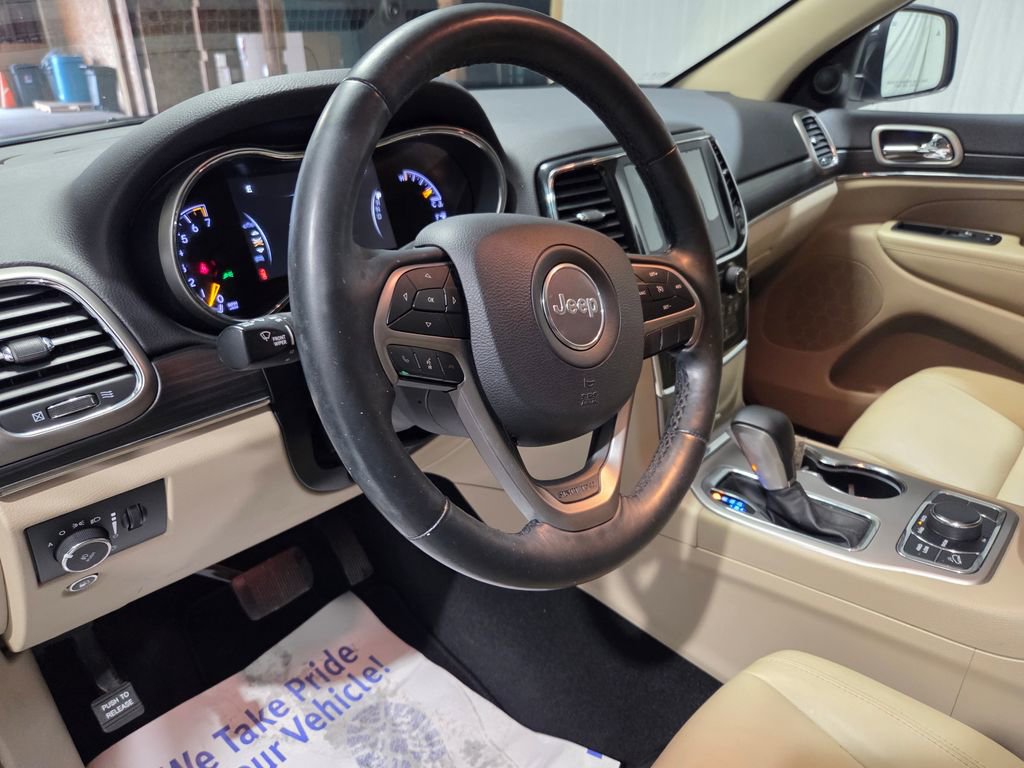 Used 2019 Jeep Grand Cherokee Limited w/ Trailer Tow Group IV image 3