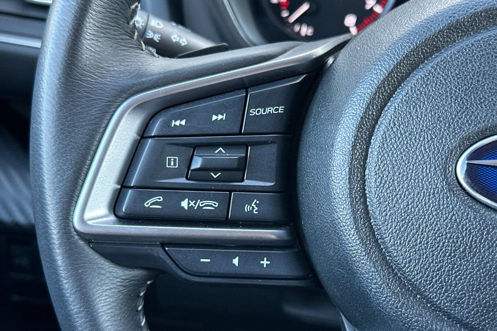 Used 2024 Subaru Ascent Premium w/ Convenience Package image 27