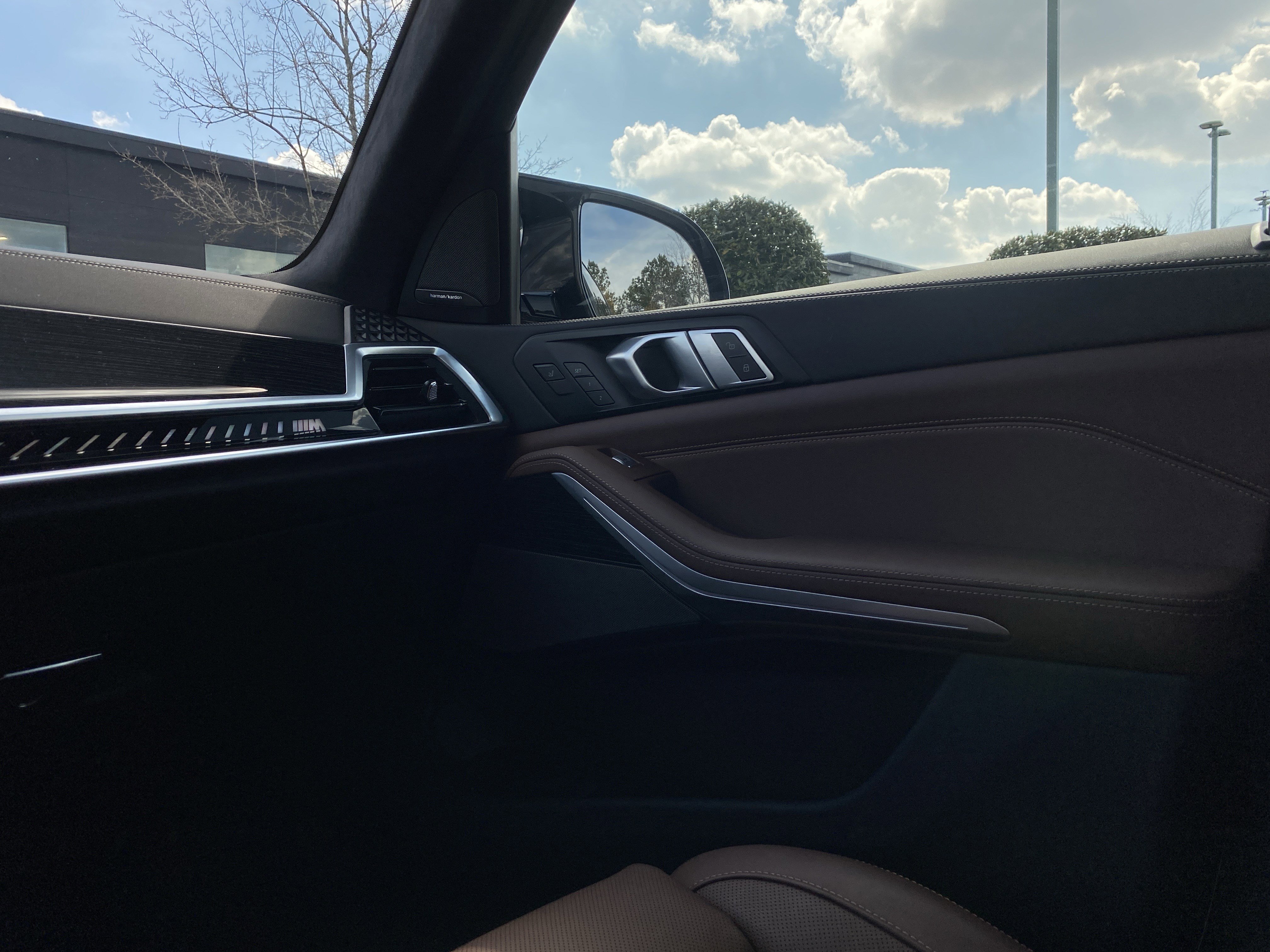 Used 2024 BMW X7 M60i w/ Executive Package image 29