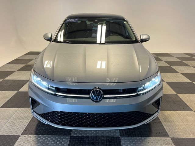 Certified 2025 Volkswagen Jetta SEL image 2