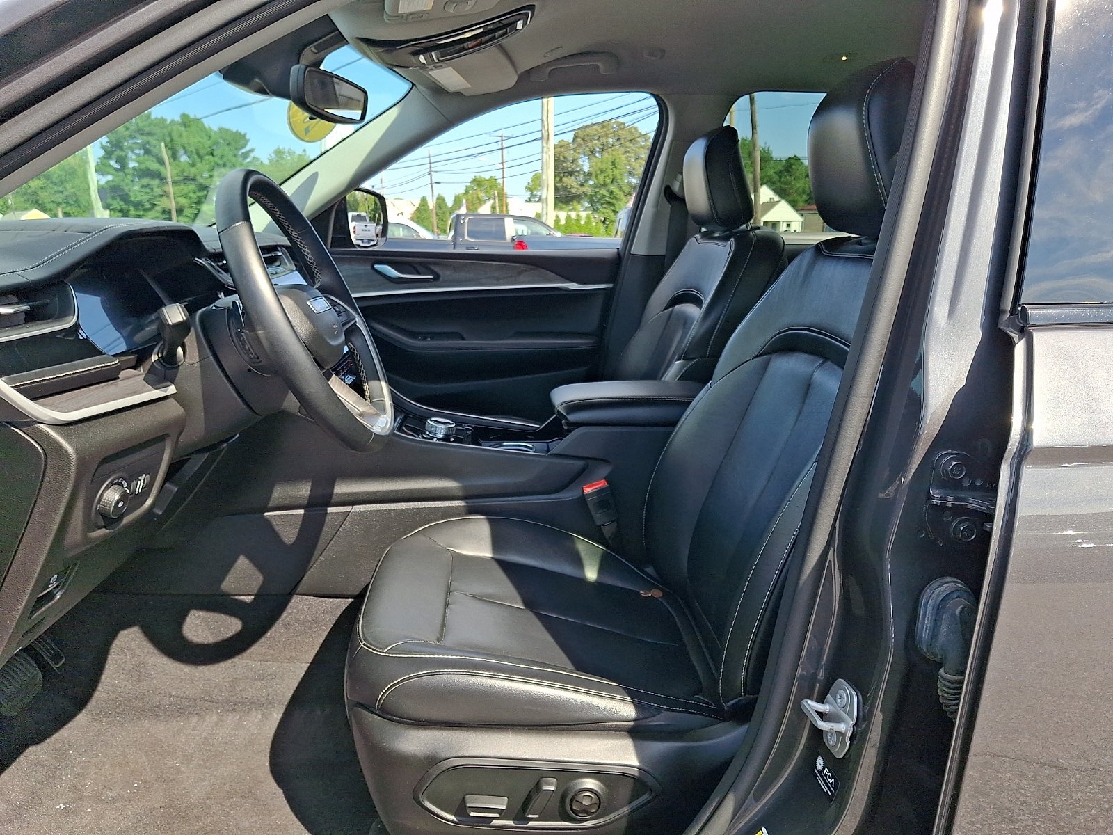 Certified 2022 Jeep Grand Cherokee L Limited AWD/4WD image 14
