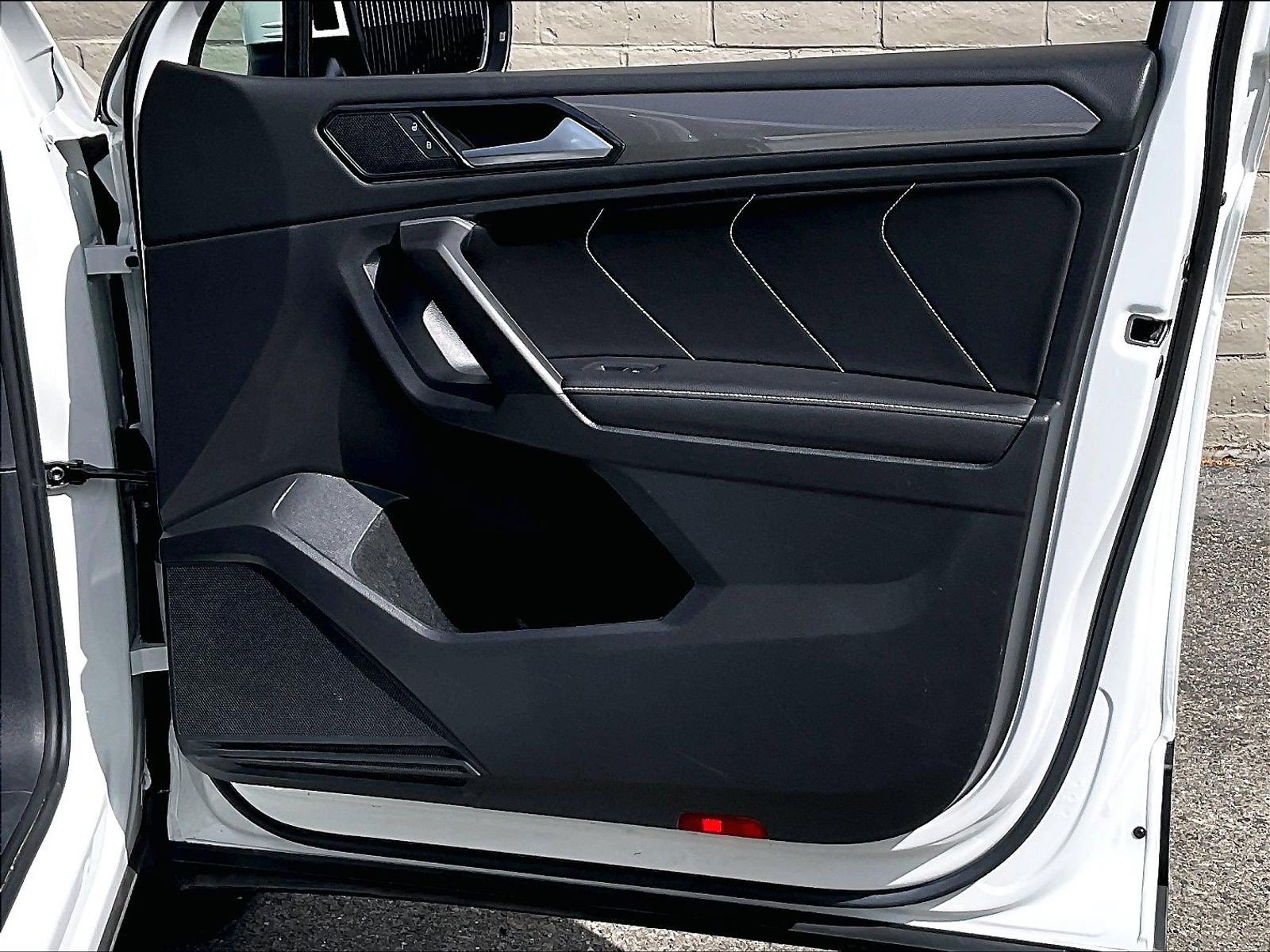 Certified 2023 Volkswagen Tiguan SE FWD image 23