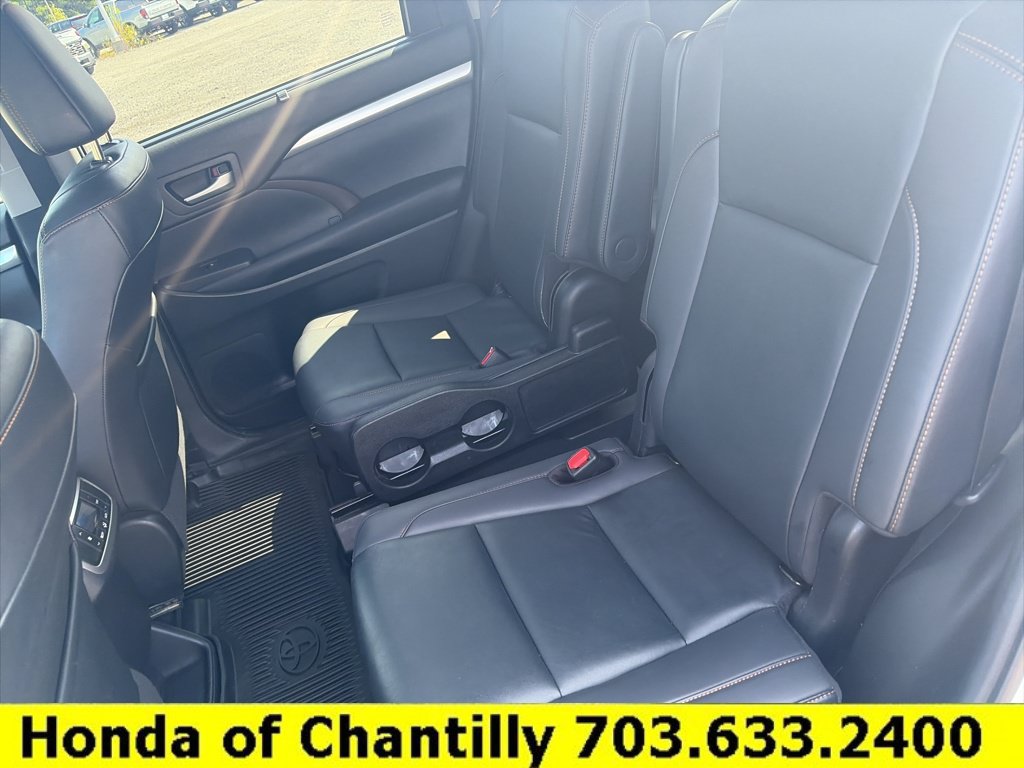 Used 2019 Toyota Highlander XLE AWD/4WD image 22