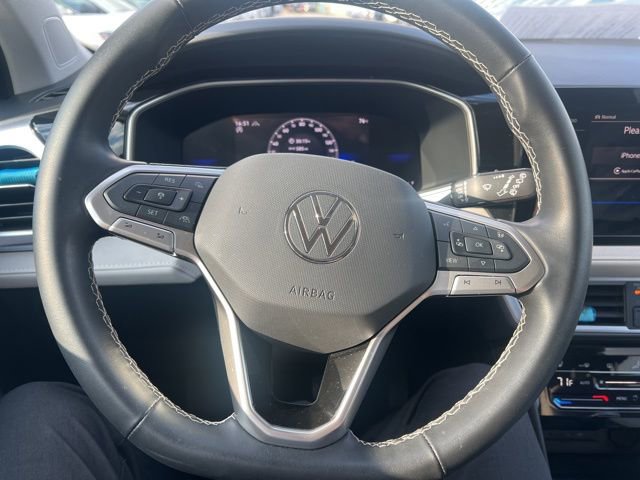 Used 2025 Volkswagen Taos SE image 11