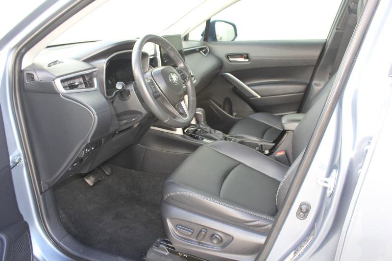 Used 2024 Toyota Corolla Cross XLE w/ Convenience Package image 9