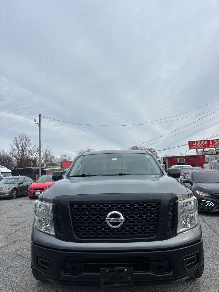 Used 2017 Nissan Titan S image 3