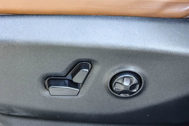 Used 2017 Chrysler Pacifica Limited w/ UConnect Theater Package image 23