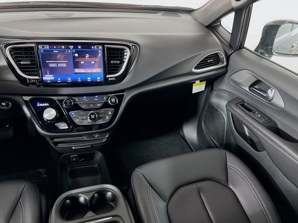 New 2027 Chrysler Pacifica LX FWD image 22