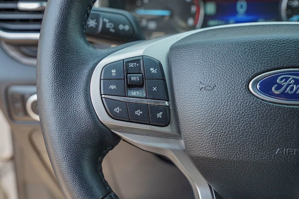 Used 2023 Ford Explorer Limited image 18