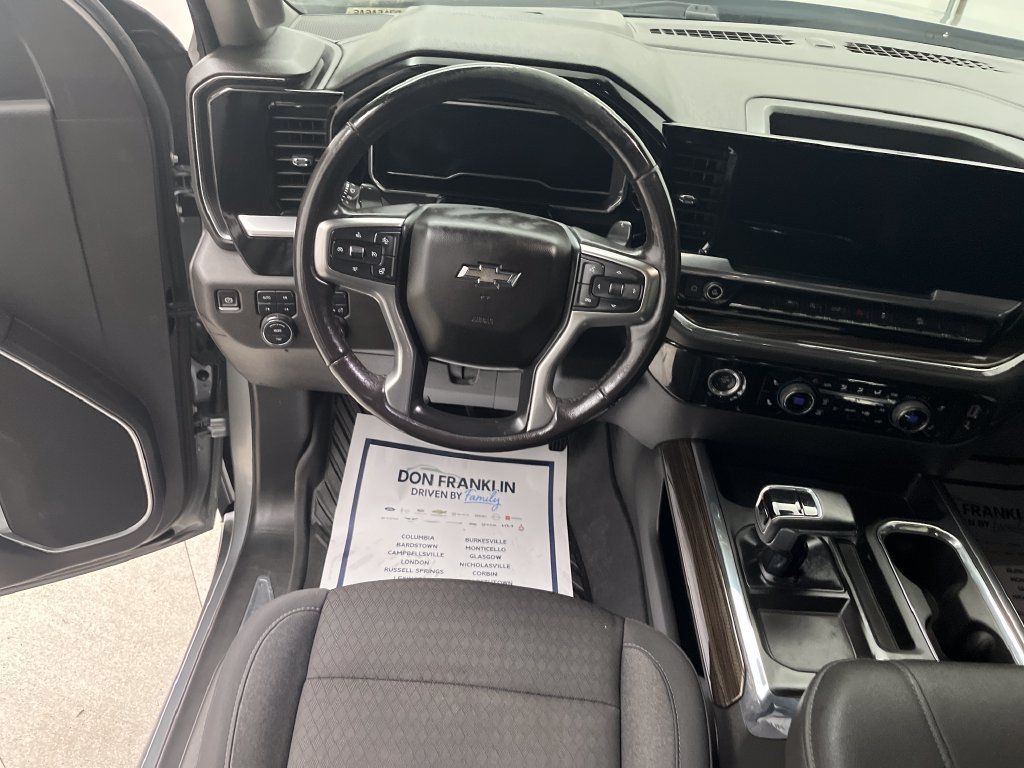 Used 2023 Chevrolet Silverado 1500 RST AWD/4WD image 16