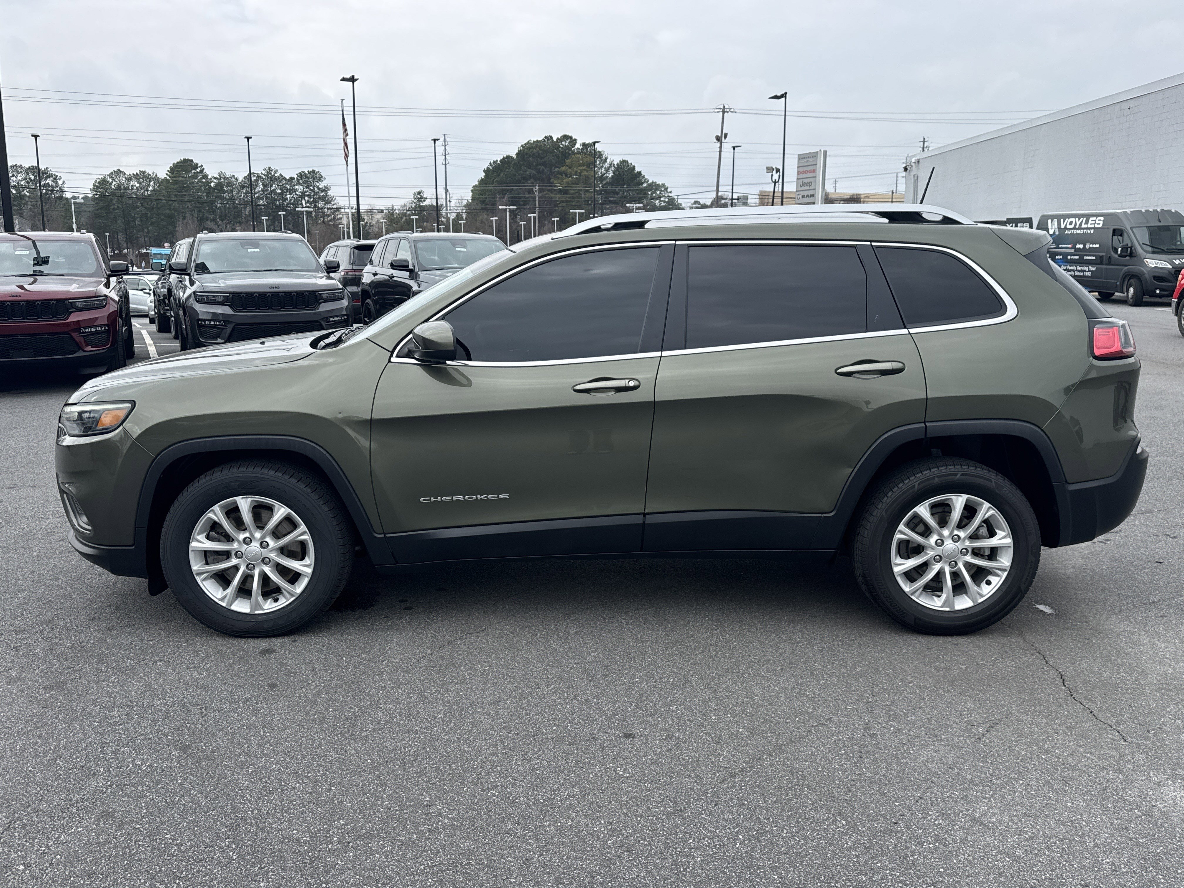 Used 2019 Jeep Cherokee Latitude w/ Popular Appearance Group image 7