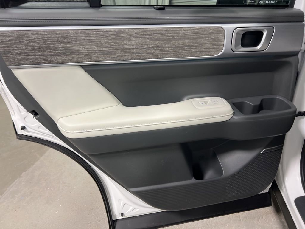 Used 2025 Hyundai Santa Fe Limited image 18