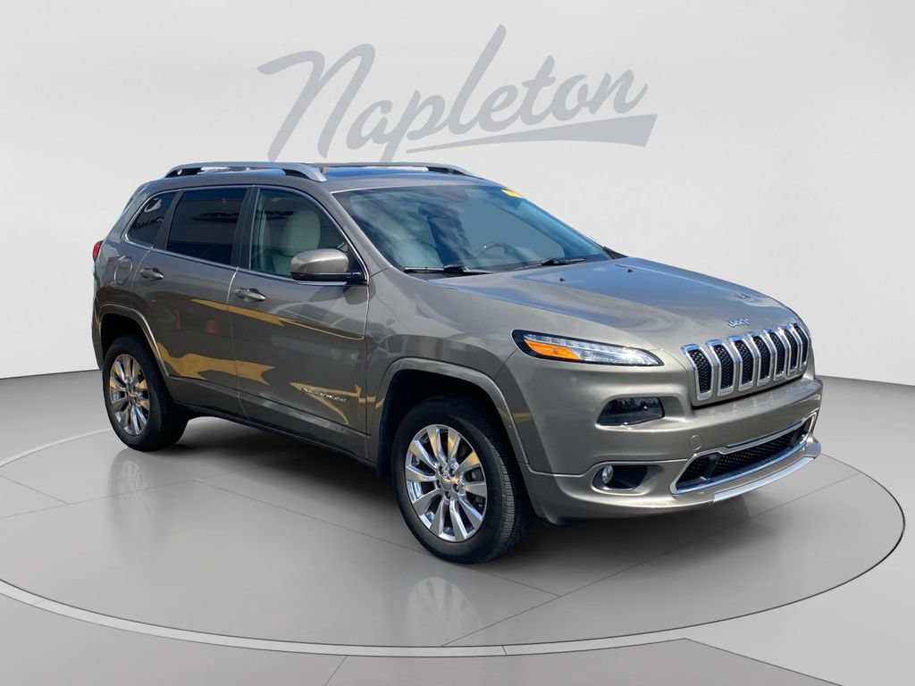 Used 2017 Jeep Cherokee Overland AWD/4WD image 3