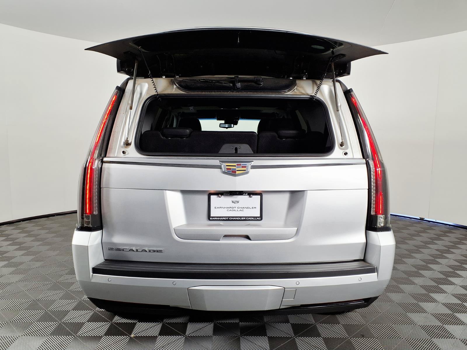 Used 2020 Cadillac Escalade Luxury RWD image 9