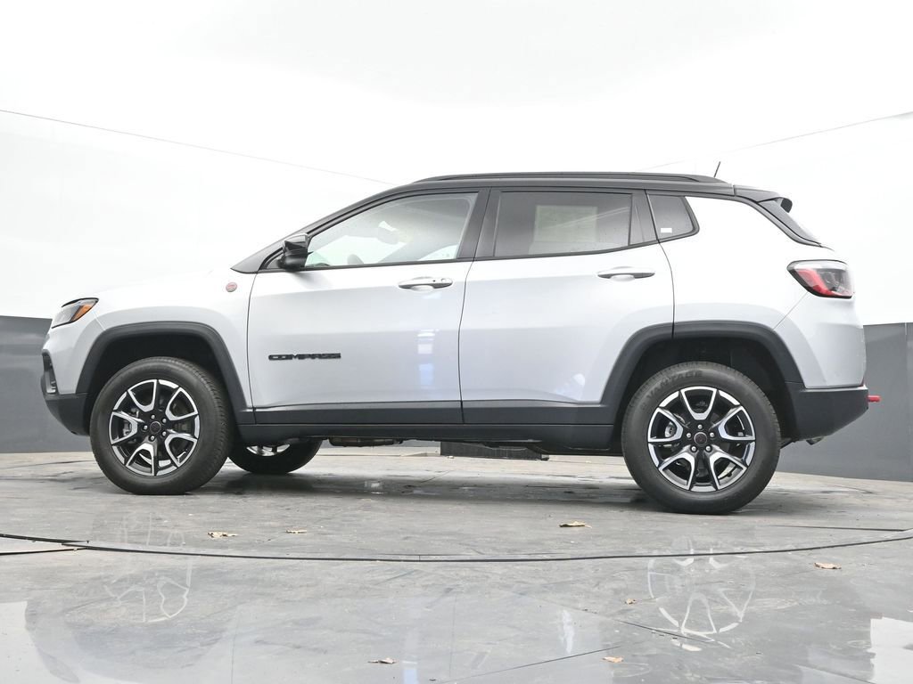 Used 2025 Jeep Compass Trailhawk AWD/4WD image 49
