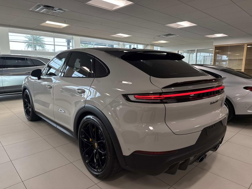 Used 2024 Porsche Cayenne Turbo GT image 5