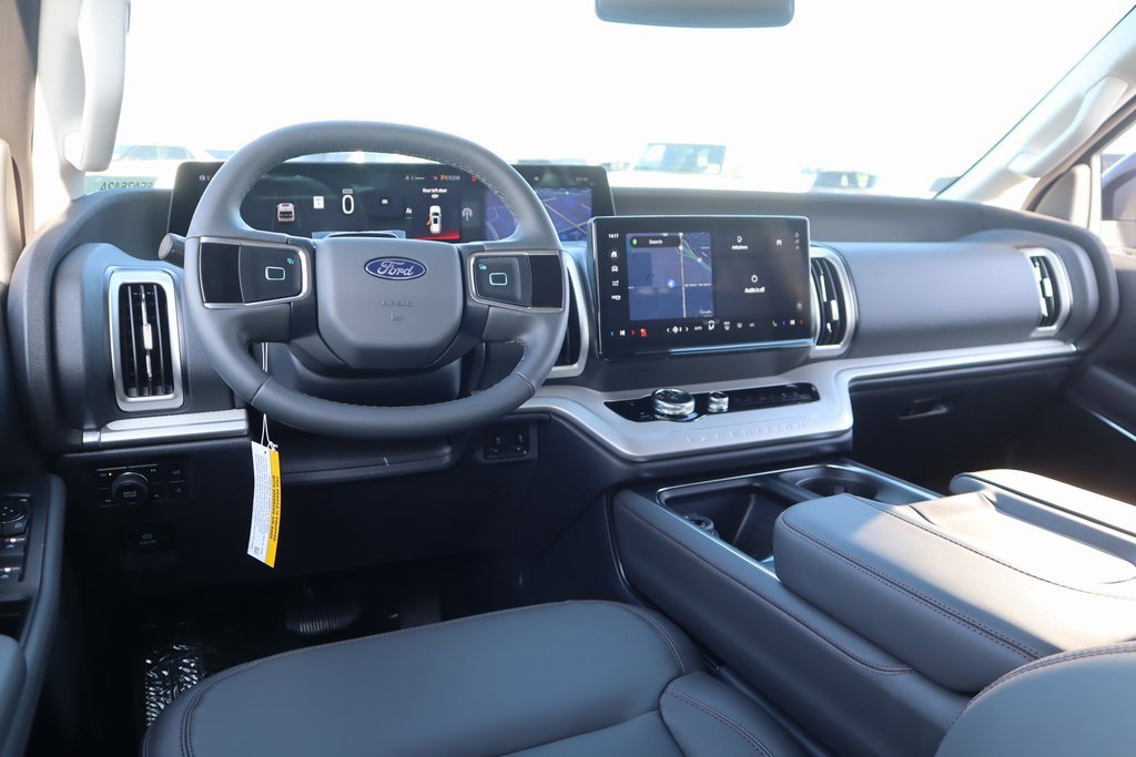 New 2025 Ford Expedition Active image 2