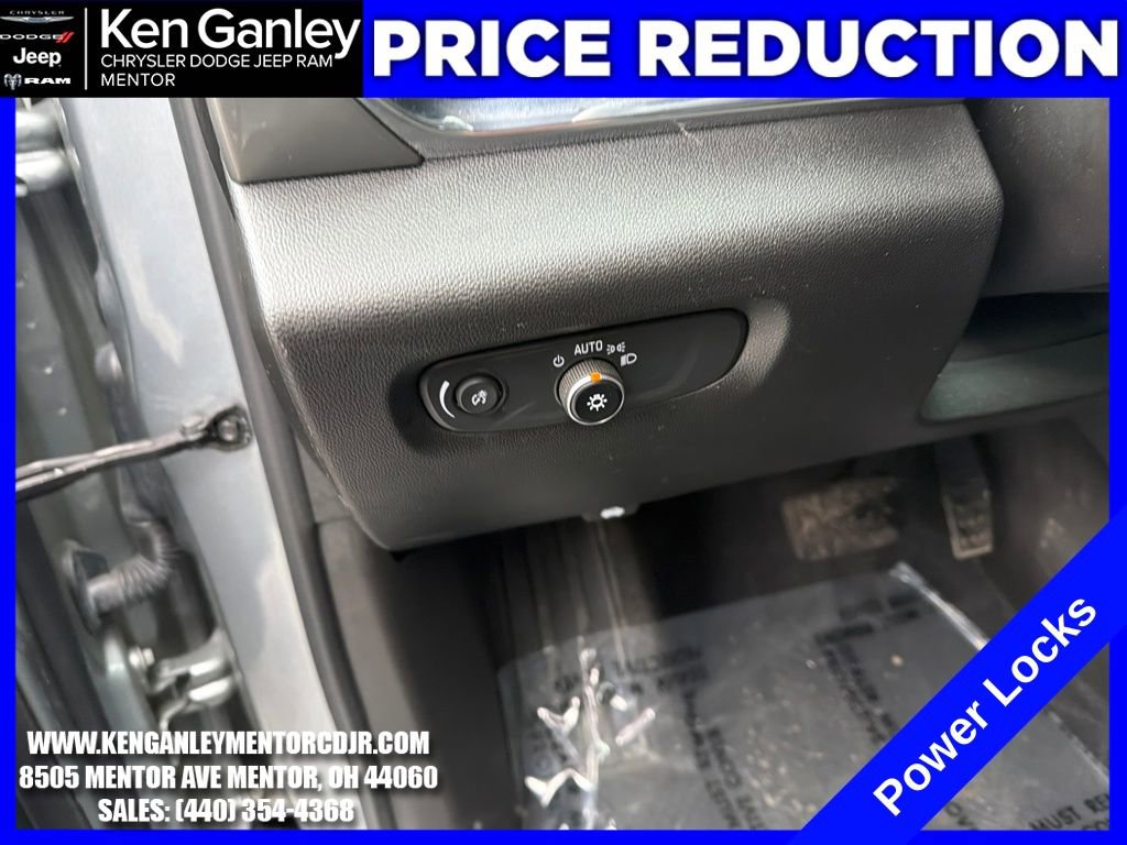 Used 2023 Chevrolet Traverse LT image 12